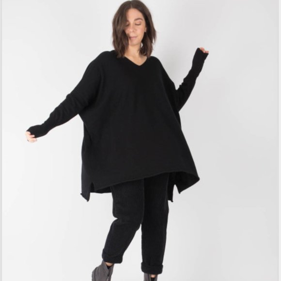 Capra Studio Super Oversized Black Cashmere Sweater NWT - Picture 2 of 13